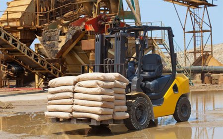 Loading and unloading machinery